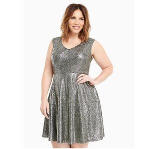 Torrid Metallic Foil Gold Knit Women size 0 Mini Stretch Vneck Sleeveless Dress-